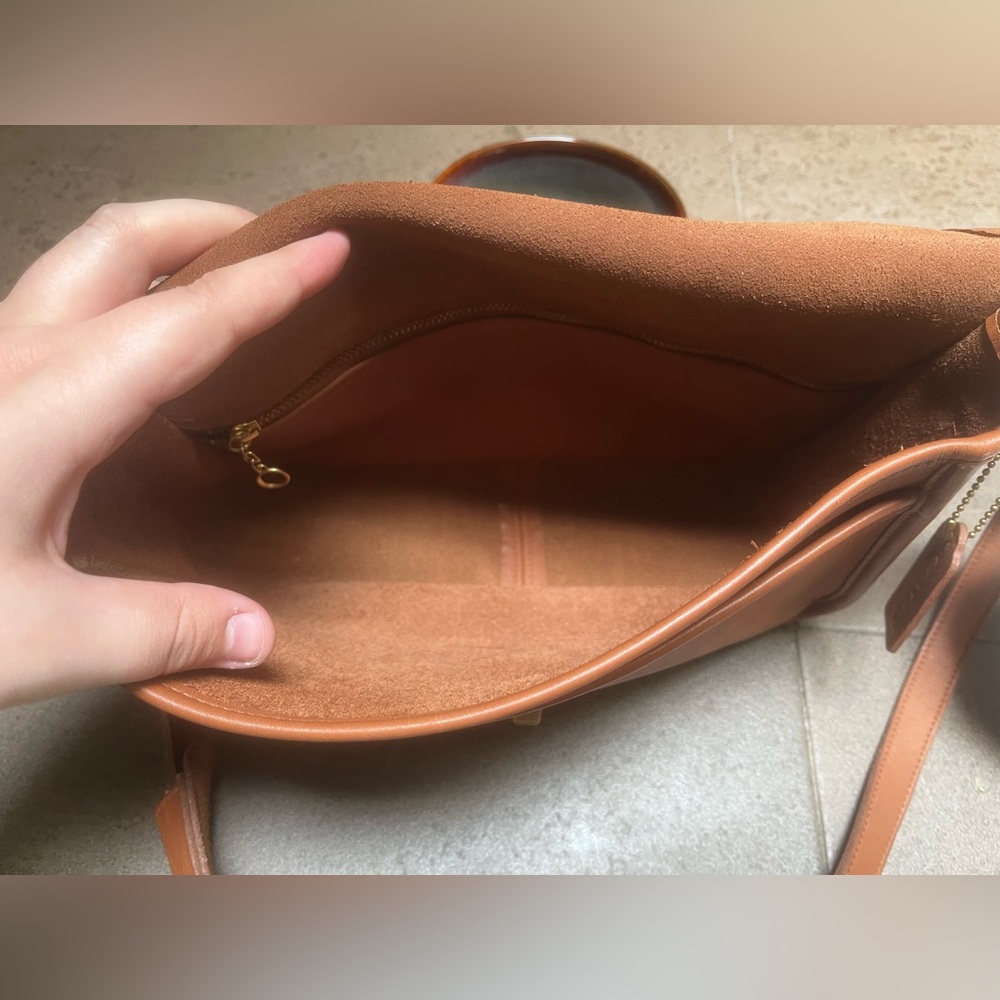 Vintage COACH City Bag in British Tan with Turn Lock Shoulder Bag 9790 - Picture 7 of 9